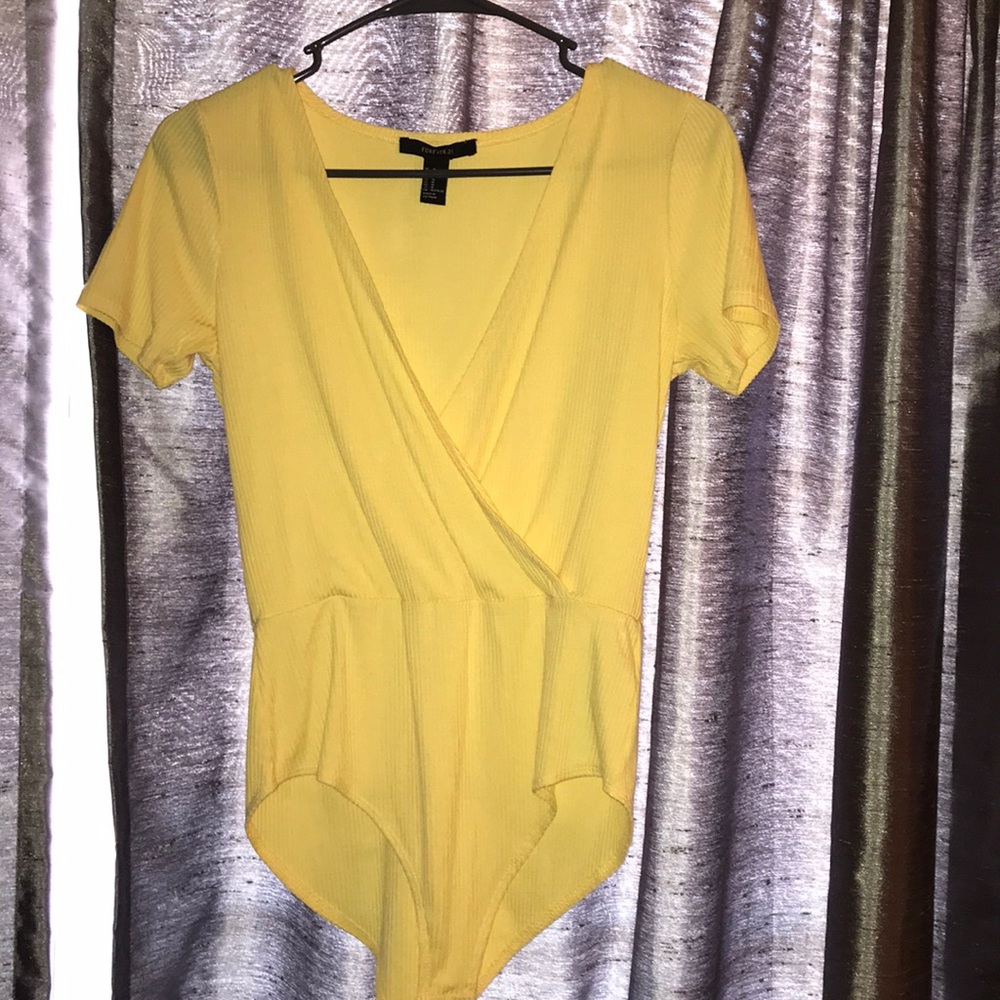 ***NEVER BEEN WORN*** Forever 21 Yellow Bodysuit